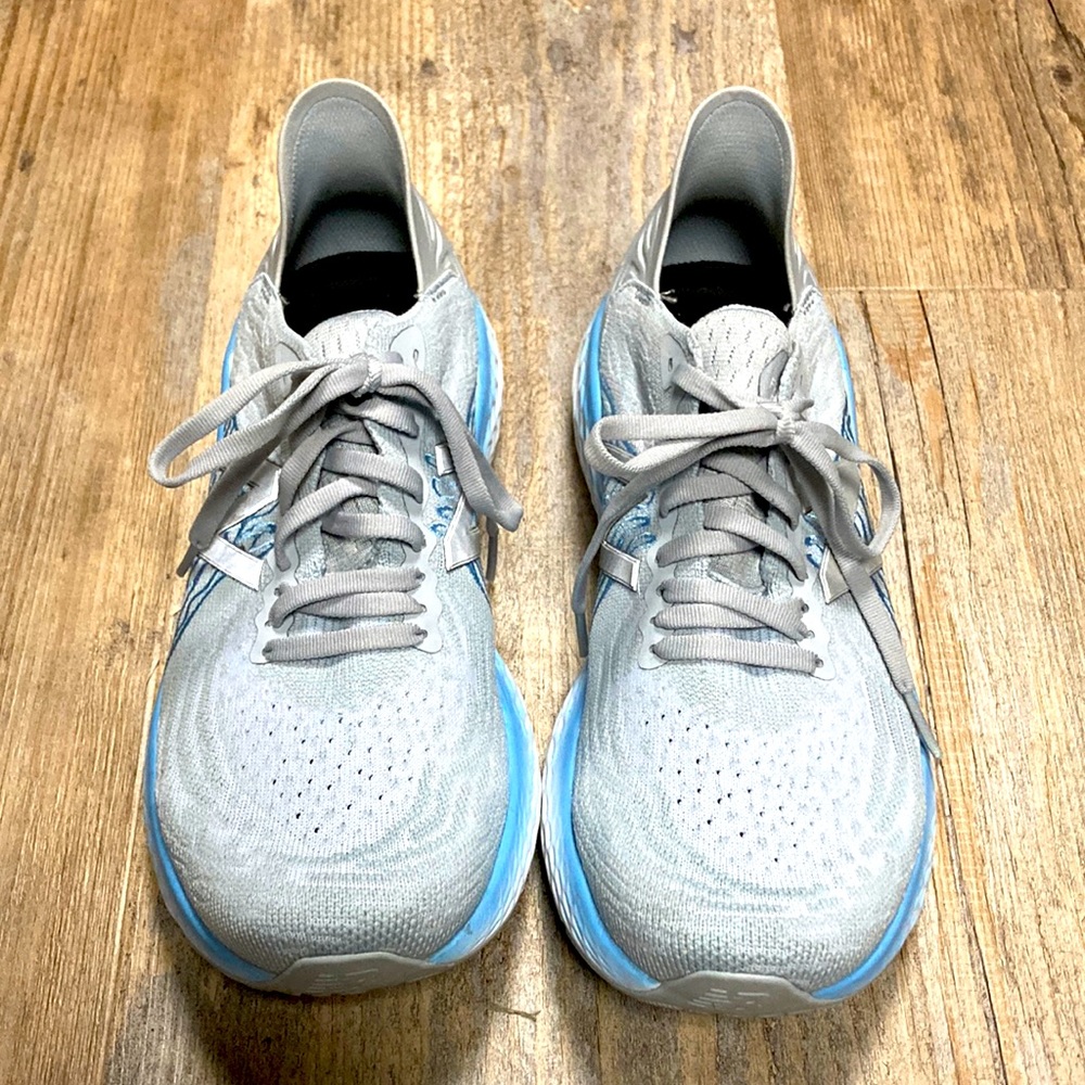 New Balance women’s running shoes size 8.5 wide.